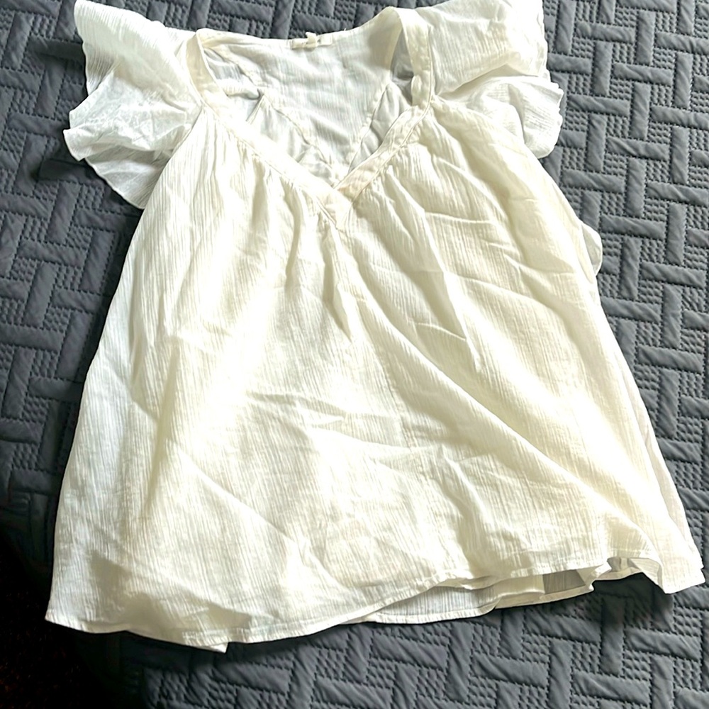 Maurice’s flutter sleeve top size large